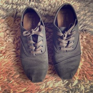 Toms lace up shoes